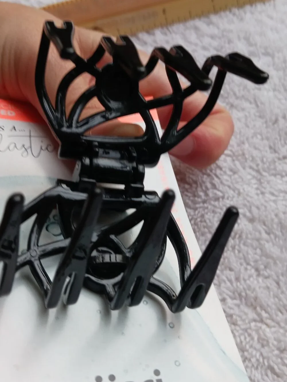 Scunci Black Medium Spider Octopus Plastic Jaw Claw Clip Concious Plastic Bottle